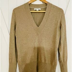 Banana Republic neutral tan light weight sweater